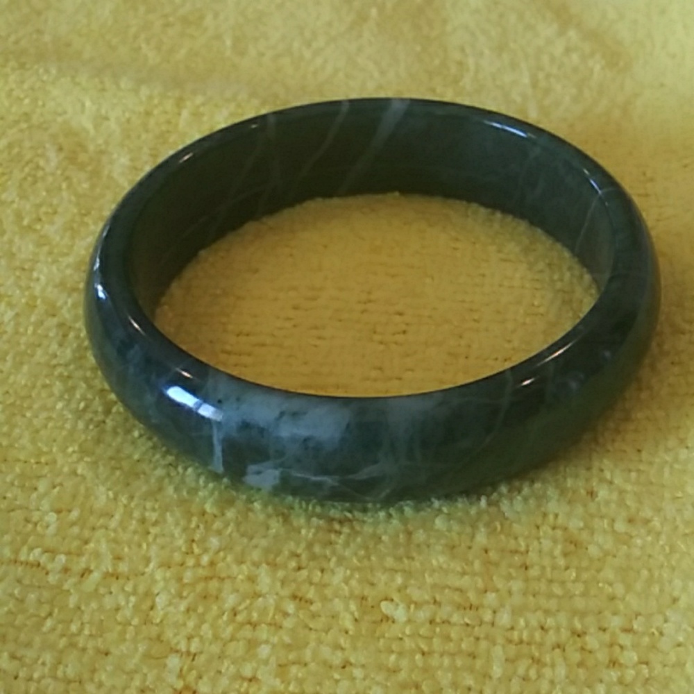 JADE BANGLE